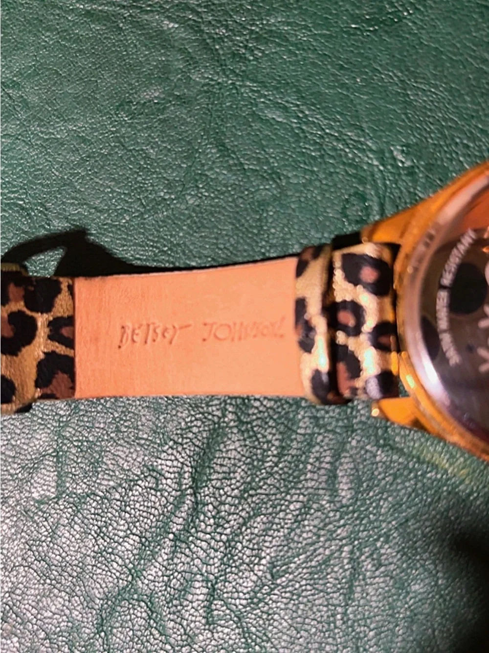 Pre-owned Betsey Johnson Leopard Print Gold-Tone Women's Watch